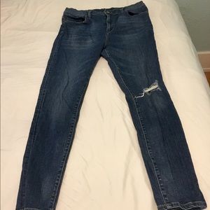 BDG women’s Twig Highrise Jeans Distressed knee